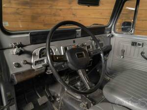 Image 13/19 de Toyota Land Cruiser FJ 45 (1976)