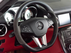 Image 34/56 de Mercedes-Benz SLS AMG (2011)