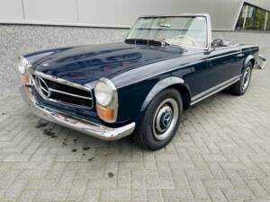 Image 3/36 of Mercedes-Benz 230 SL (1967)