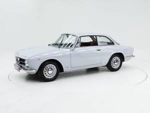 Bild 1/15 von Alfa Romeo Giulia 1300 GT Junior (1971)
