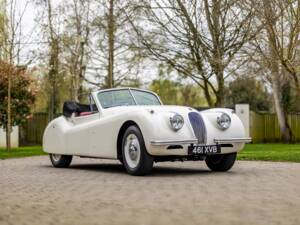 Image 14/50 of Jaguar XK 120 DHC (1953)