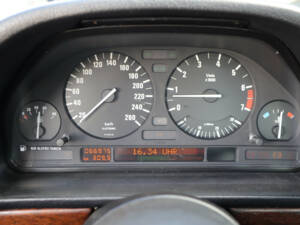 Bild 36/41 von BMW 735i (1987)