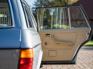 Image 36/42 of Mercedes-Benz 280 TE (1983)