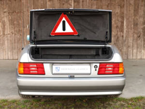 Image 25/76 of Mercedes-Benz 300 SL-24 (1993)