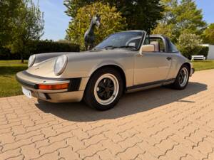 Image 28/88 of Porsche 911 Carrera 3.2 (1985)