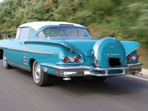 Image 2/13 of Chevrolet Impala Sport Coupe (1958)