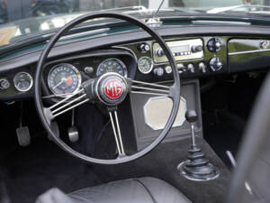 Image 23/50 of MG MGB (1969)