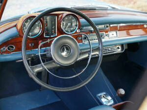 Image 24/50 of Mercedes-Benz 250 SE (1967)