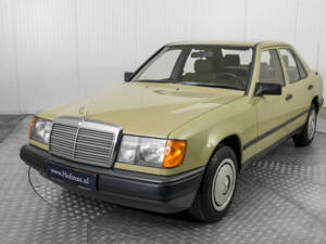 Image 18/50 de Mercedes-Benz 200 D (1986)