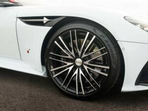Image 6/51 de Aston Martin DBS Superleggera Volante (2020)