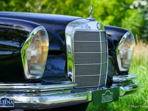 Image 12/52 de Mercedes-Benz 220 SE b (1963)
