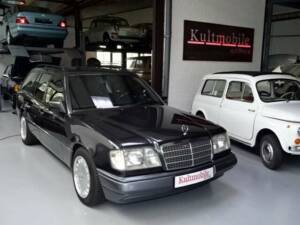 Imagen 3/21 de Mercedes-Benz E 280 T (1994)