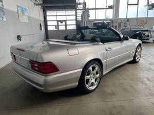 Image 26/60 of Mercedes-Benz SL 500 &quot;Silver Arrow&quot; (2002)