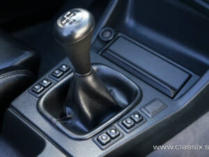 Bild 24/29 von BMW 325i (1990)