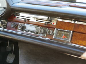 Image 31/73 de Mercedes-Benz 280 SE (1969)