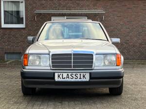 Immagine 3/24 di Mercedes-Benz 260 E (1990)