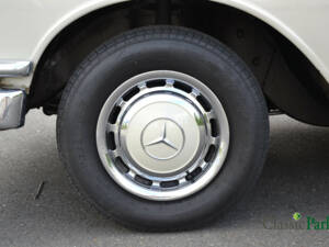 Image 39/50 of Mercedes-Benz 200 (1965)