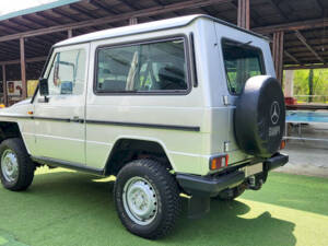 Image 16/55 of Mercedes-Benz 200 GE (SWB) (1990)