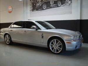 Image 1/50 of Jaguar XJ 8 4.2 (2007)