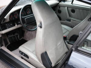 Image 39/97 of Porsche 911 Carrera 4 (1991)
