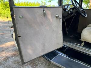 Image 21/28 of Ford Model A Tudor Sedan (1931)
