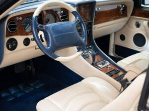 Afbeelding 10/31 van Bentley Azure (1999)