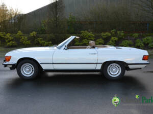 Image 2/41 de Mercedes-Benz 380 SL (1982)