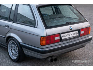 Image 25/50 de BMW 320i Touring (1989)