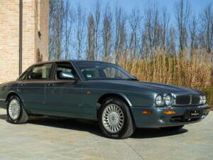 Bild 2/50 von Jaguar XJ 8 Executive (1997)