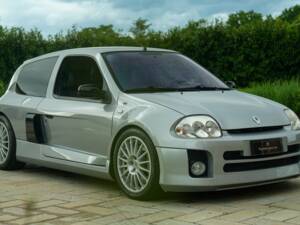 Image 9/50 de Renault Clio II V6 (2002)