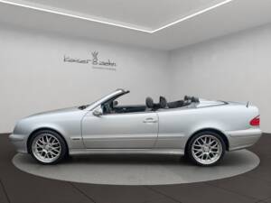 Image 2/23 of Mercedes-Benz CLK 200 Kompressor (2001)