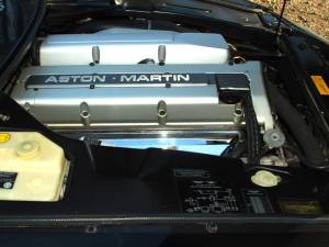Image 19/20 of Aston Martin DB 7 (1996)