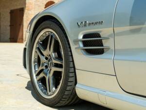 Image 28/50 of Mercedes-Benz SL 65 AMG (2005)