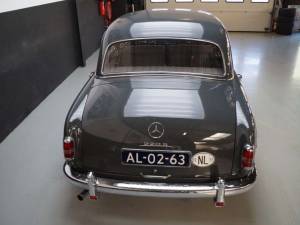 Image 5/50 of Mercedes-Benz 220 S (1959)