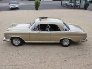 Image 2/30 of Mercedes-Benz 280 SE (1970)