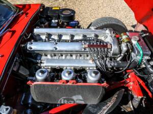 Image 11/27 of Jaguar E-Type (1968)