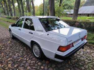 Image 36/78 de Mercedes-Benz 190 E 1.8 (1992)