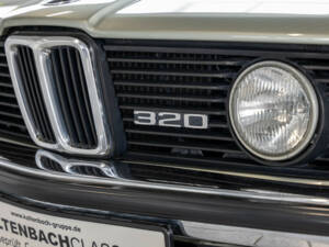 Image 18/23 of BMW 320&#x2F;6 (1982)