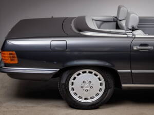 Image 13/30 de Mercedes-Benz 300 SL (1986)