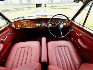 Image 34/50 of Bentley S 3 Continental Flying Spur (1963)