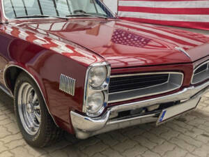 Image 11/20 of Pontiac Tempest Le Mans (1966)