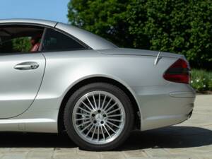 Image 39/50 of Mercedes-Benz SL 55 AMG (2002)