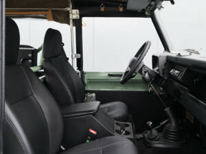 Image 38/41 of Land Rover 90 (1990)