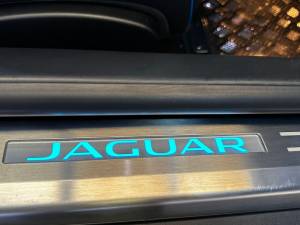 Immagine 25/50 di Jaguar F-Type SVR (2017)