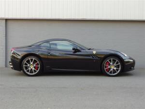 Image 5/100 of Ferrari California (2009)