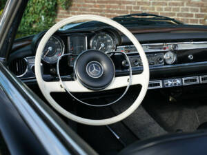 Image 17/50 de Mercedes-Benz 230 SL (1966)