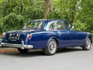 Image 7/44 of Bentley S 3 Continental Flying Spur (1964)