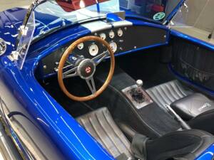 Image 18/18 of AC Cobra (2011)