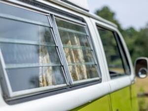 Image 10/47 of Volkswagen T2b Camper (1977)