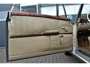 Image 12/35 of Mercedes-Benz 220 SE Cabriolet (1959)